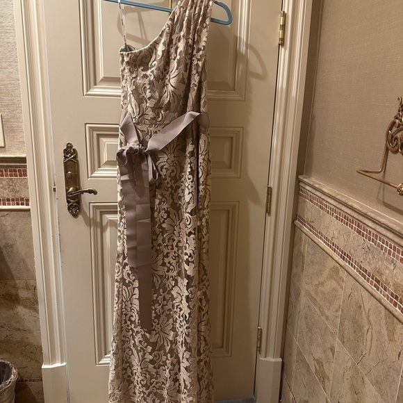 Tadashi Shoji One Shoulder Lace Dress in Cream - Picture 4 of 9